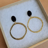 Stud earrings with brass hoop - black